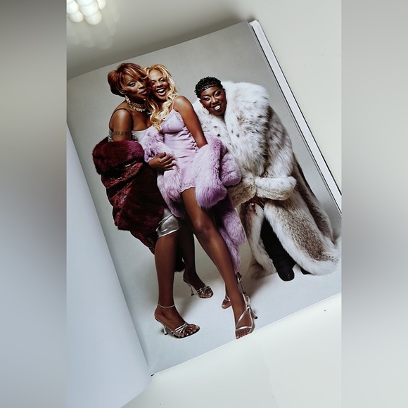 VOGUE x MUSIC Coffee Table Book - Picture 2 of 10